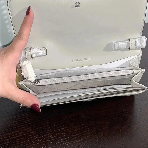 MICHAEL KORS JET SET ITEM LG WALLET ON A CHAIN - Picture 5 of 13